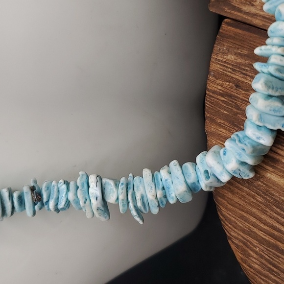 N3428 robins egg blue puka shell necklace beachy boho beach theme - Picture 2 of 2